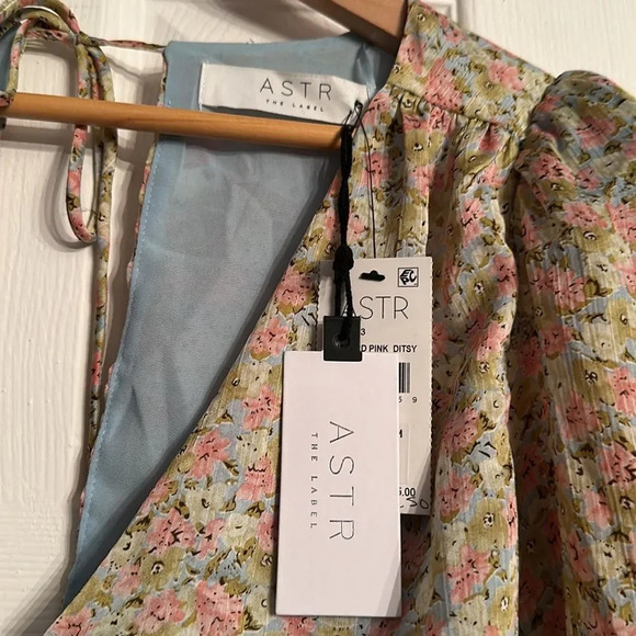 NWT ASTR Floral Long Sleeve Tie Back Ruffle Bust Top - size small - Picture 5 of 6